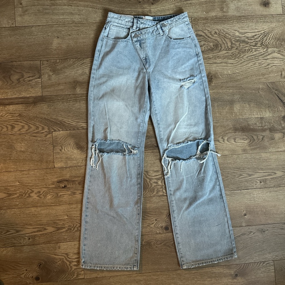 Mid rise baggy jeans in light vintage blue